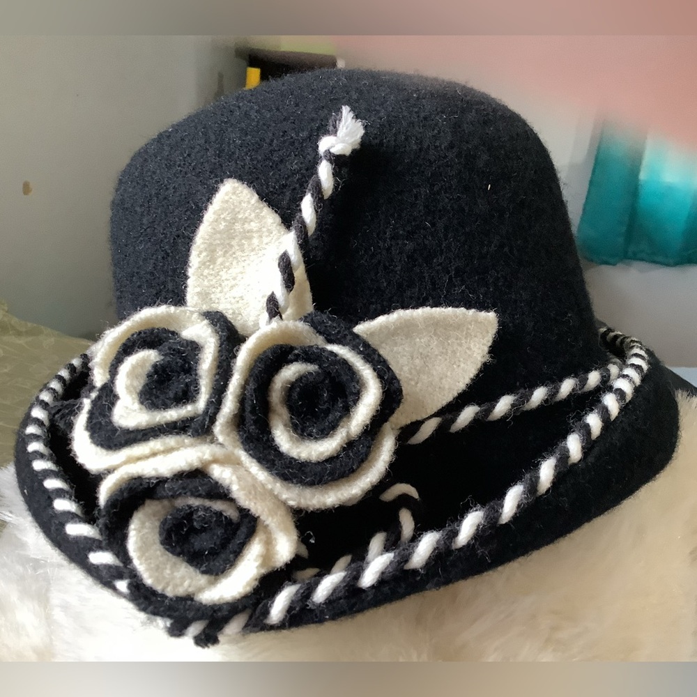 Charming Vintage Black and White Felt Hat